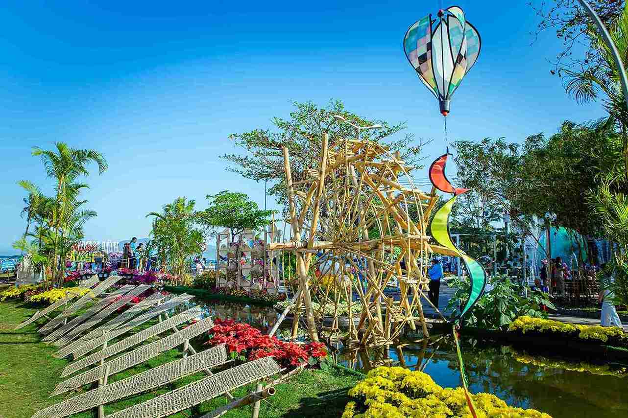 Nha Trang ward has temporarily diverted traffic to serve the organization of the Spring Flower Festival. Photo: Loc Tho