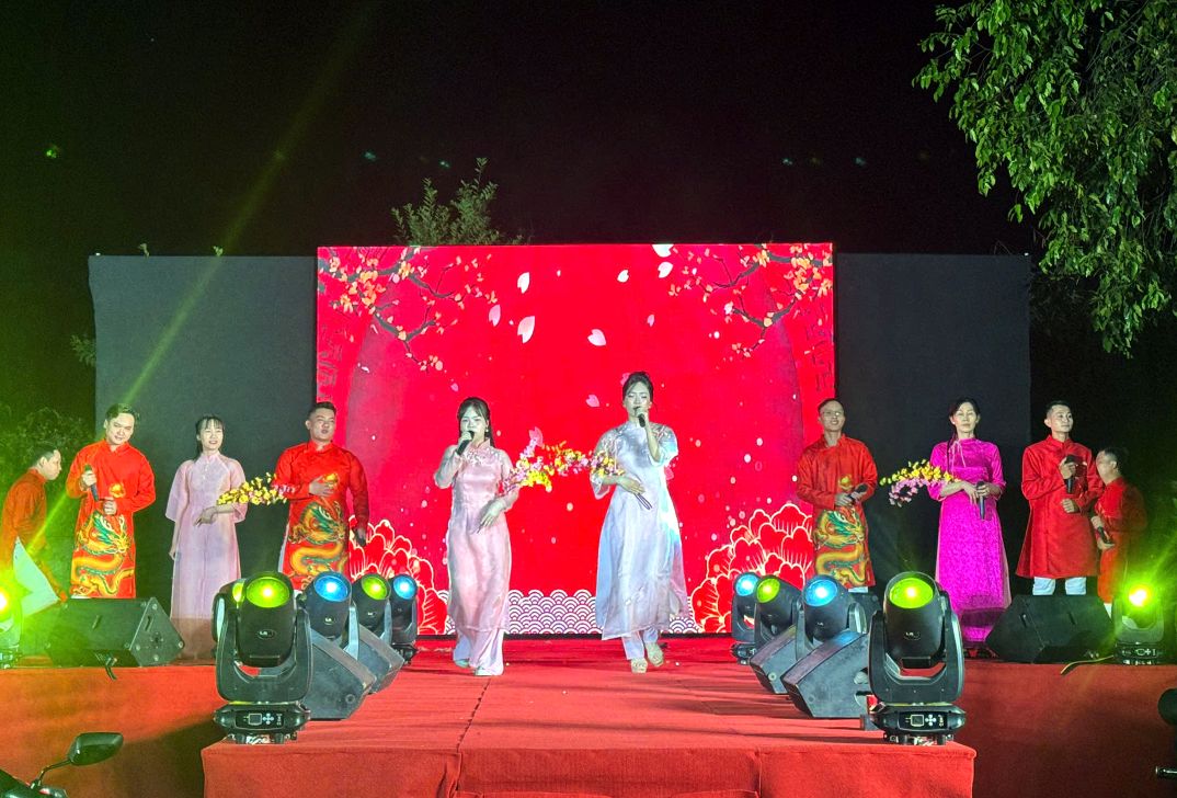 Biểu diễn văn nghệ. Ảnh: Thanh Mai