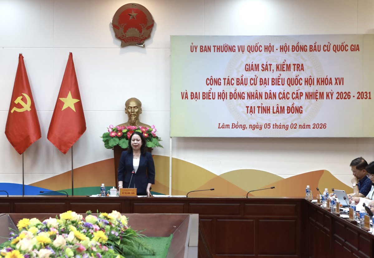 Phó Chủ tịch nước Võ Thị Ánh Xuân tại buổi làm việc với Ủy ban Bầu cử tỉnh Lâm Đồng. Ảnh: Duy Tuấn 