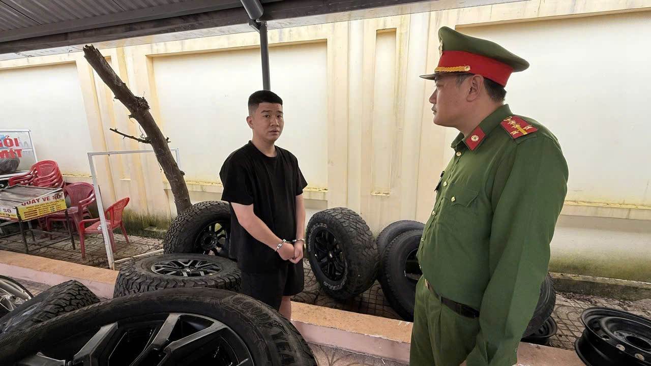Công an tỉnh Đắk Lắk xử lý đối tượng trộm cắp bánh xe ôtô liên tỉnh. Ảnh: Công an cung cấp