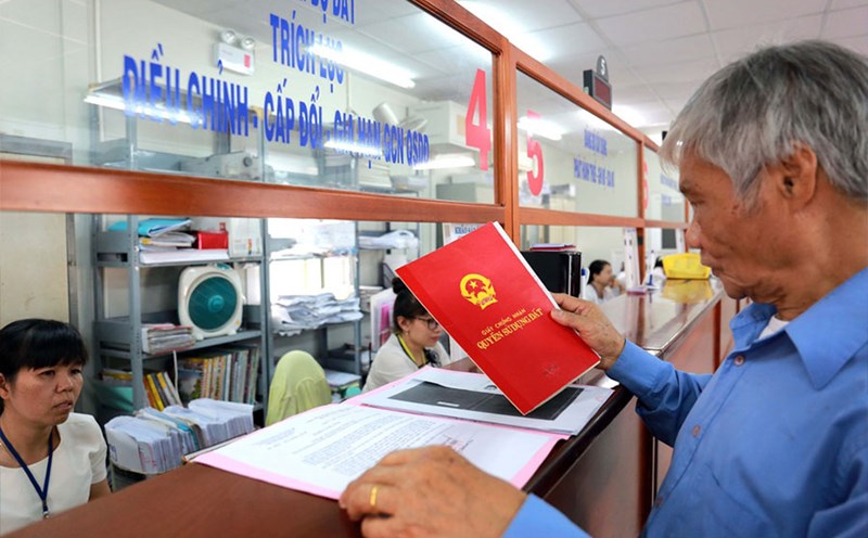 Ensuring smooth land procedures, resolving dossiers without congestion