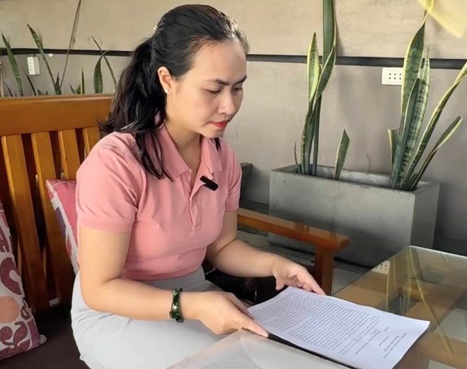 La Sra. Le Thi Ngoc Ha, miembro del proyecto 500 en Quang Tri, fue reclutada después de muchos años de trabajo. Foto: Cong Sang