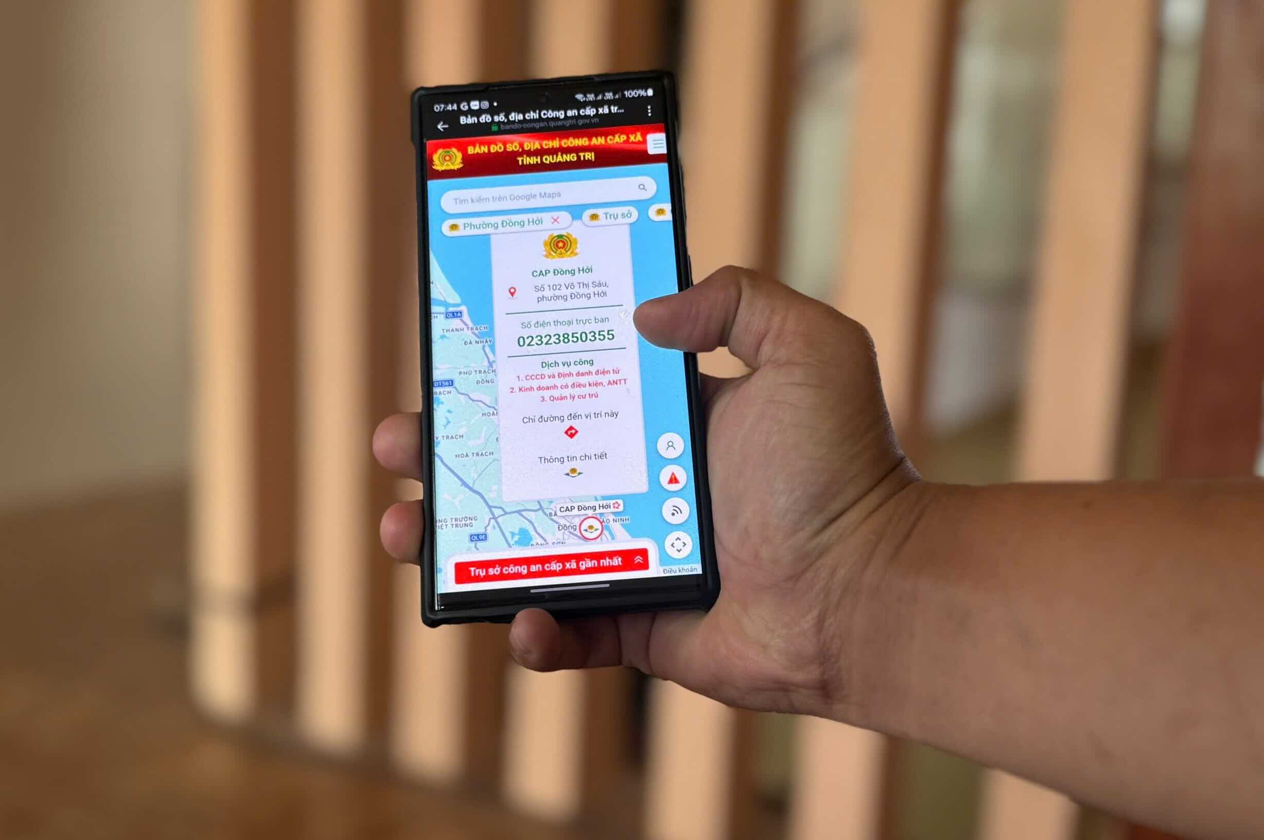 People in Quang Tri easily contact the nearby police through digital maps. Photo: Cong Sang