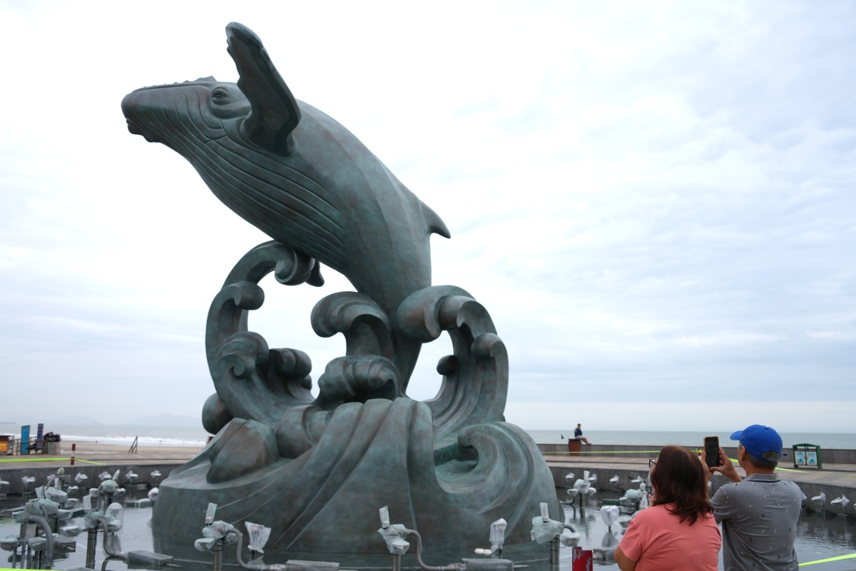 Bà Kim Chi tham quan