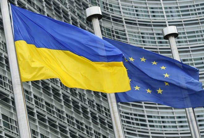 Ukrainian flag (left) and EU flag. Photo: Xinhua