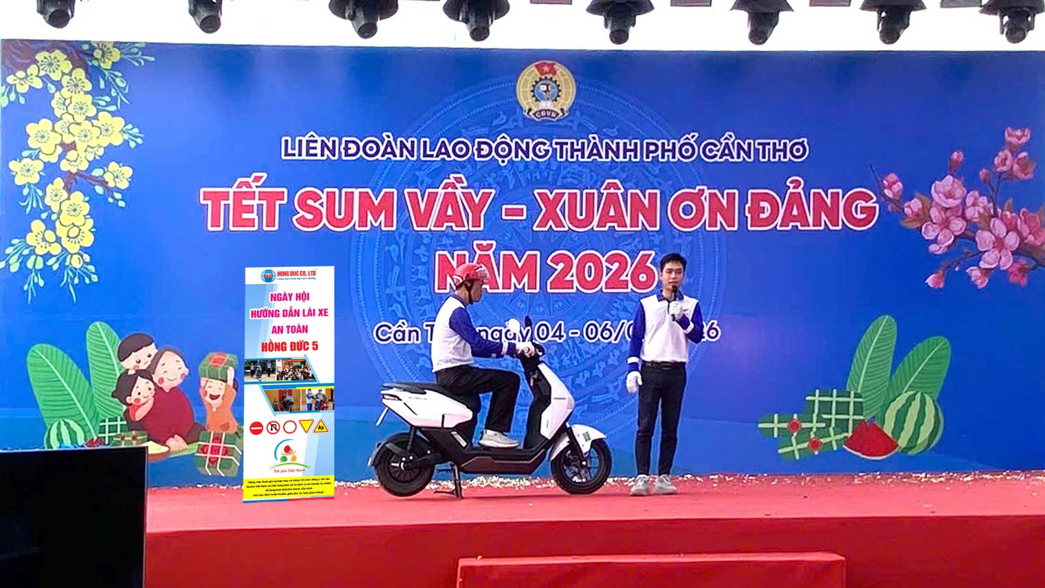 Can Tho City Labor Federation coordinates to organize a safe driving guide program for union members and workers. Photo: Can Tho City Labor Federation