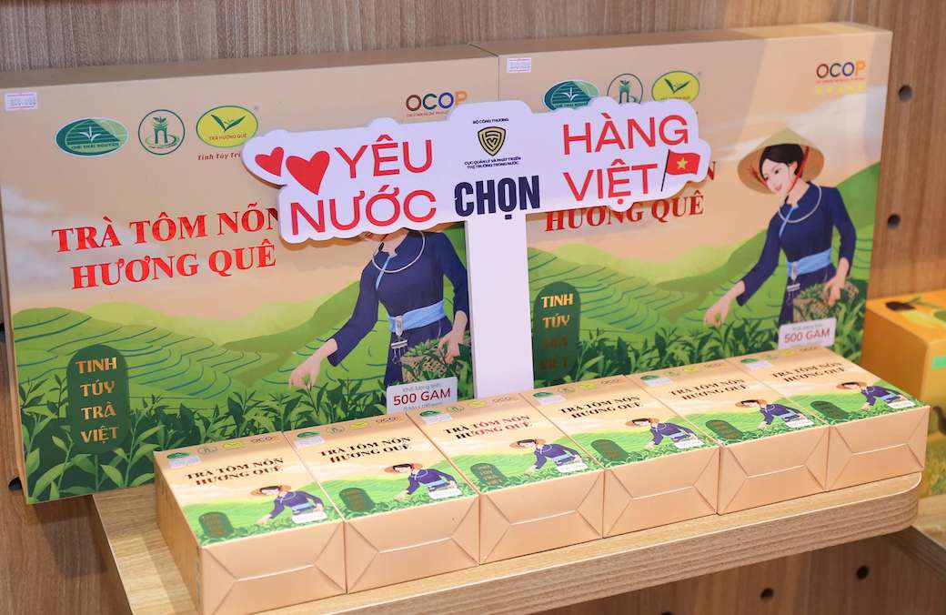 Các sản phẩm tại không gian trưng bày, livestream “Sức sống hàng Việt”. Ảnh: Tuyết Lan 