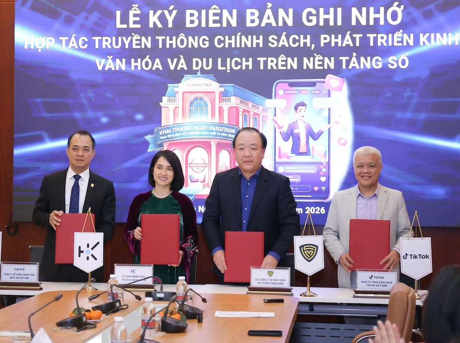  Cục Quản lý và Phát triển thị trường trong nước đã ký kết Biên bản ghi nhớ hợp tác (MOU) với UBND phương Hoàn Kiếm, Công ty TNHH Công nghệ TikTok Việt Nam và Công ty Cổ phần Thanh toán Quốc gia Việt Nam (NAPAS). Ảnh: Tuyết Lan 