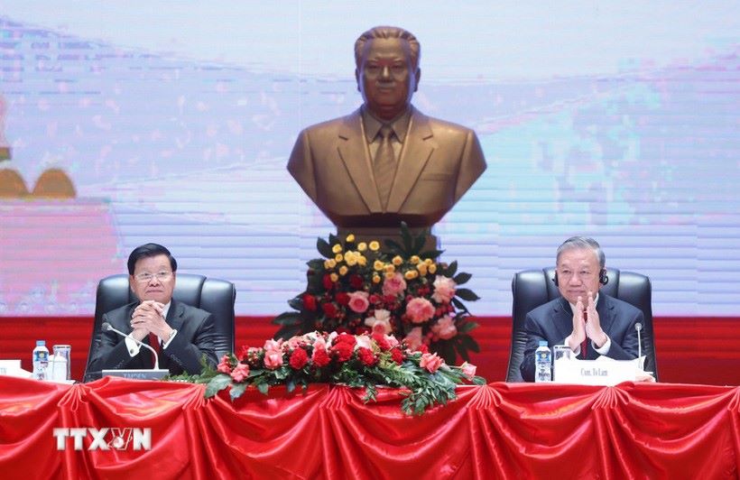 General Secretary To Lam and General Secretary, President of Laos Thongloun Sisoulith chaired the Conference to announce the results of the 14th National Congress of Communists of Vietnam. Photo: VNA