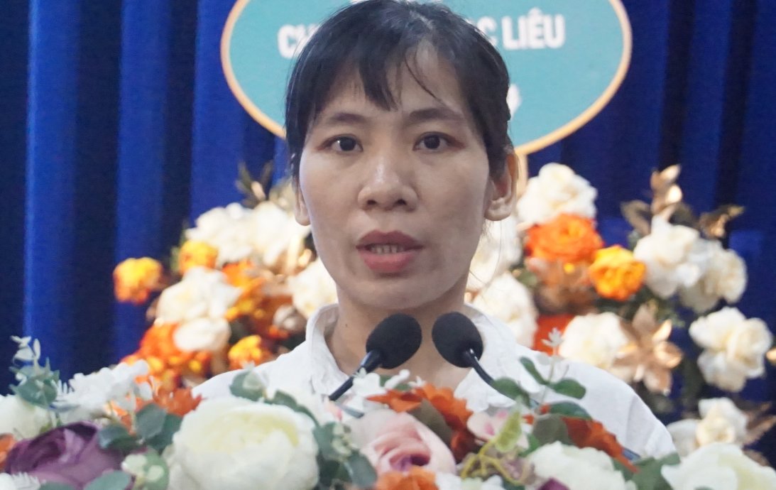 Đoàn viên công đoàn Lê Thị Lan cảm ơn chương trình đã thật sự mang Tết đến công nhân lao động. Ảnh: Nhật Hồ.