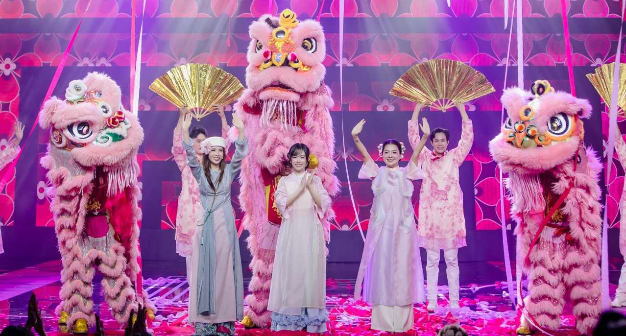 Artists gathered in the program. Photo: Organizing Committee.