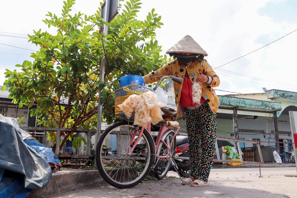 Bà Nguyễn Thị Bé Ba (phường Bình Minh, tỉnh Vĩnh Long). Ảnh: Tạ Quang