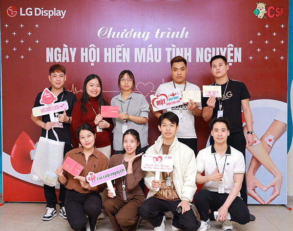 Plus de 730 cadres, employés et travailleurs de la société LG Display Hai Phong ont donné leur sang volontairement pendant 2 jours, les 4 et 5 février 2026. Photo: Thu Uyen