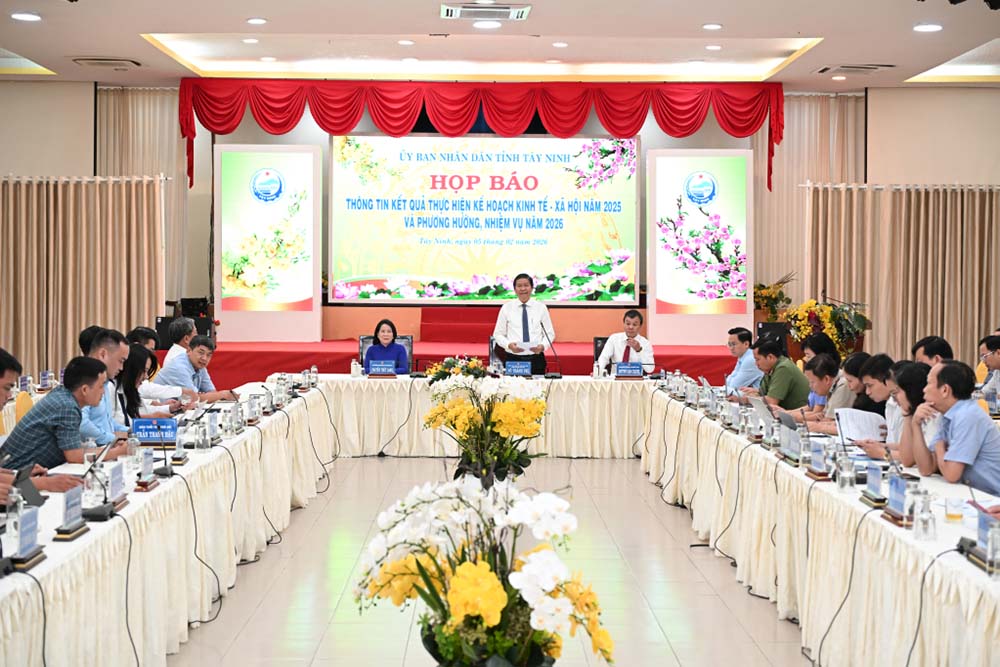 UBND tỉnh Tây Ninh tổ chức họp báo thông tin tình hình kinh tế - xã hội năm 2025 và nhiệm vụ năm 2026. Ảnh: Kiên Định