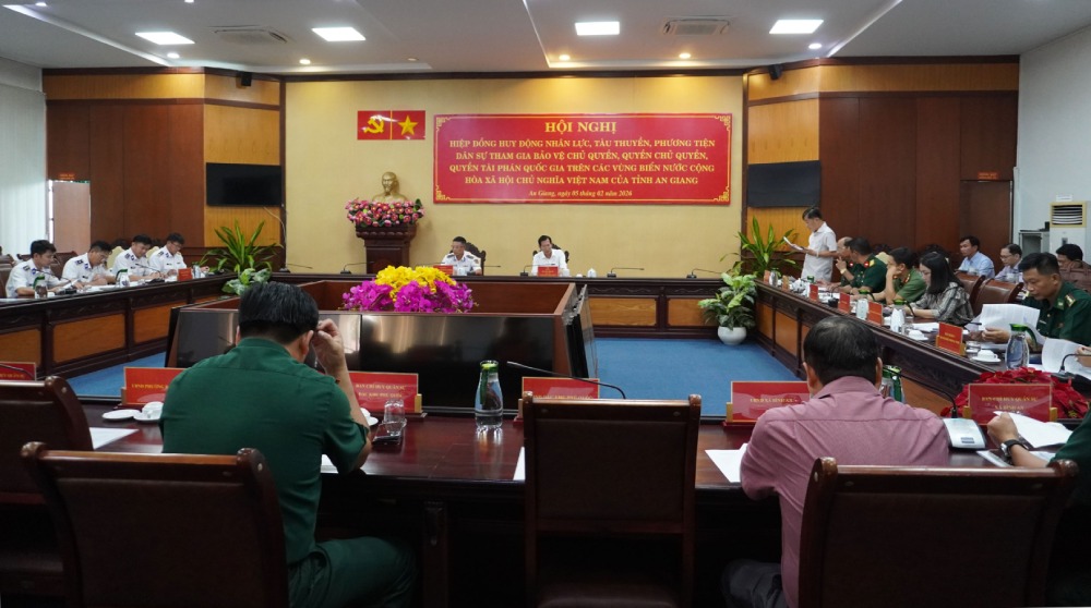 Delegates attending the conference jointly mobilized human resources, ships, and civilian vehicles to participate in protecting sovereignty, sovereign rights and national jurisdiction in the waters of the Socialist Republic of Vietnam. Photo: Duc Thai