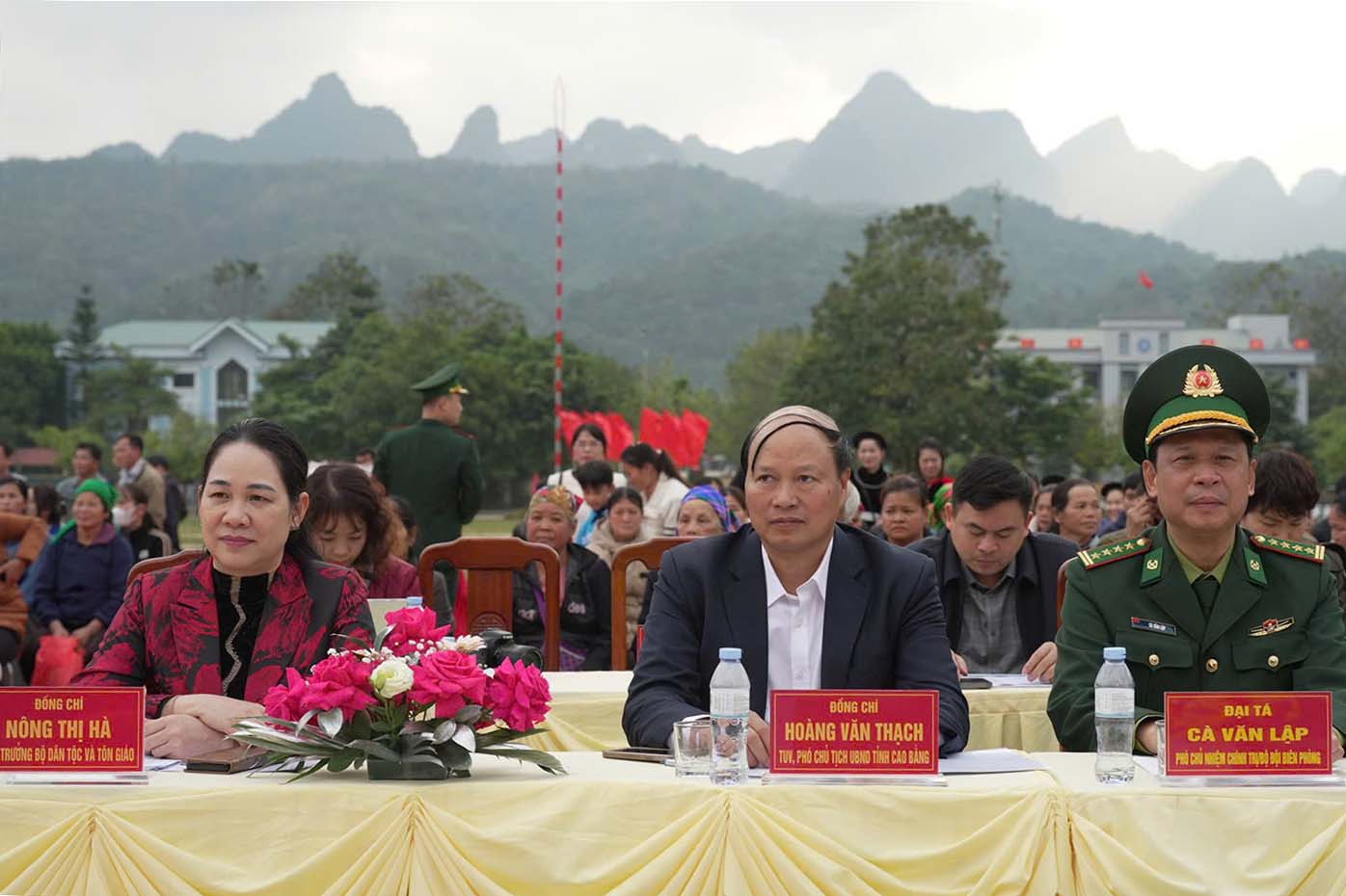 Deputy Minister Nong Thi Ha attends the "Border Spring warms people's hearts" program in 2026 in Cao Bang province on the afternoon of February 5.