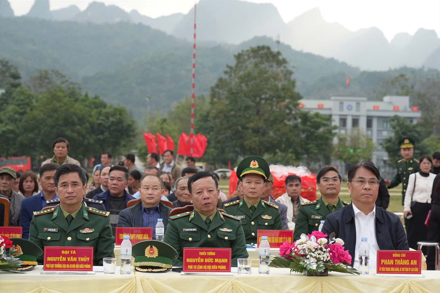 Các đại biểu tham dự chương trình. 