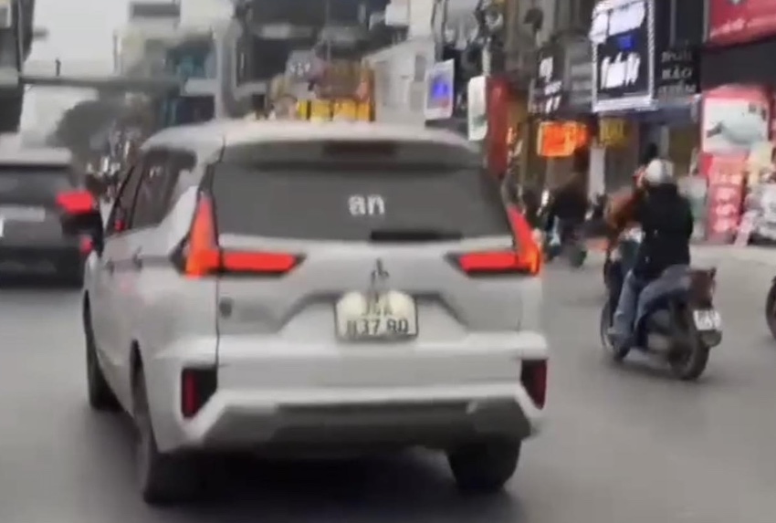 Thu giữ bảng đèn LED trong vụ ôtô hiển thị nội dung xúc phạm lực lượng Công an. Ảnh: Chụp màn hình