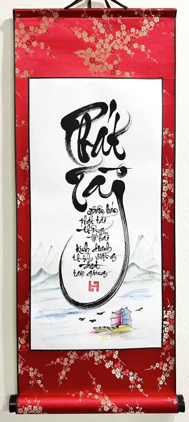 Các bức tranh thư pháp treo Tết với ý nghĩa cầu may mắn, tài lộc. Ảnh: Nhân vật cung cấp