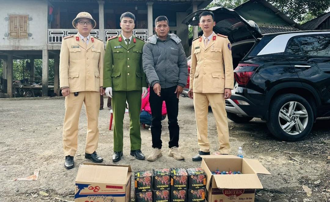 Vận chuyển 25,14kg pháo nổ, đối tượng bị khởi tố. Ảnh: Công an tỉnh Quảng Trị