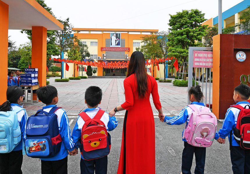 Nâng từng bước chân. Ảnh: Việt Văn