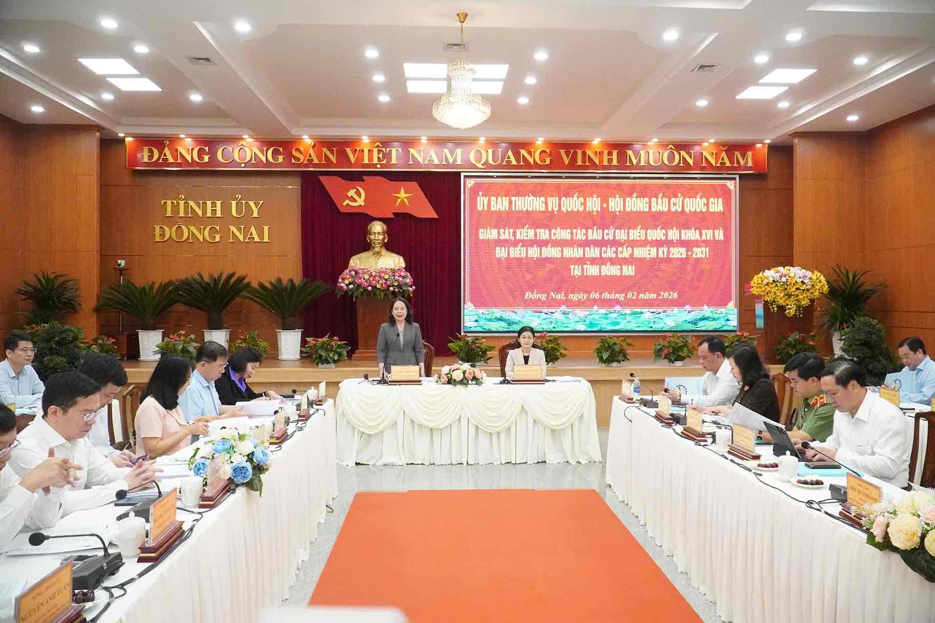 Đoàn giám sát, kiểm tra công tác bầu cử làm việc với tỉnh Đồng Nai. Ảnh: HAC