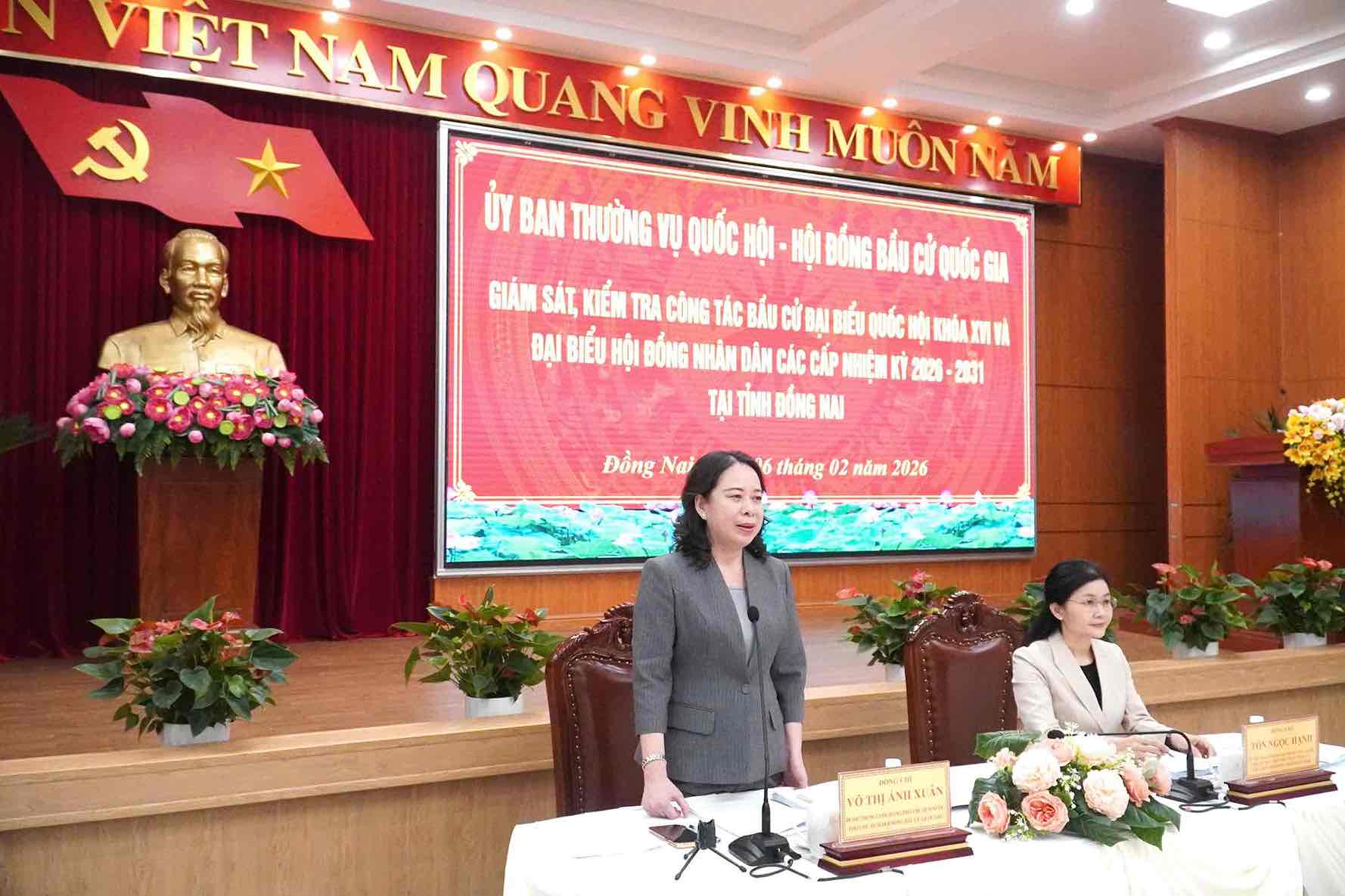  Phó Chủ tịch nước Võ Thị Ánh Xuân kiểm tra công tác bầu cử tại tỉnh Đồng Nai. Ảnh: HAC