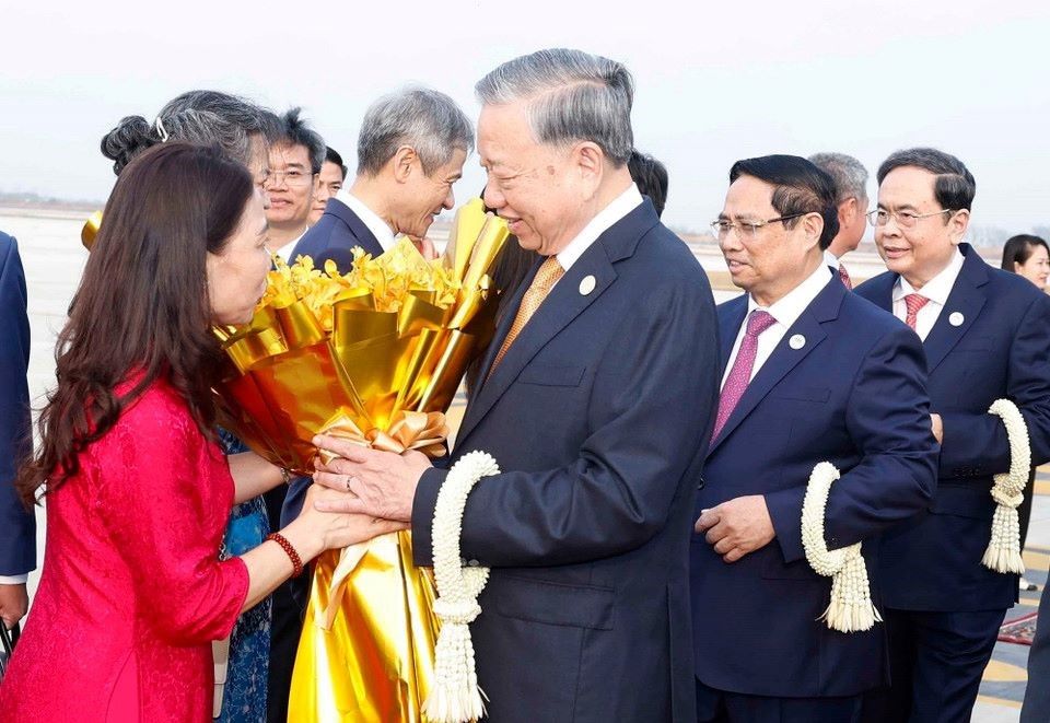 Ceremonia de bienvenida al Secretario General Tô Lâm y a la delegación de alto nivel de Vietnam en el aeropuerto internacional Techo, Phnom Penh, Camboya. Foto: TTXVN