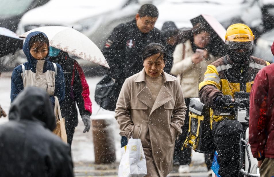 Cold air causes snowfall in many places in China. Photo: Xinhua