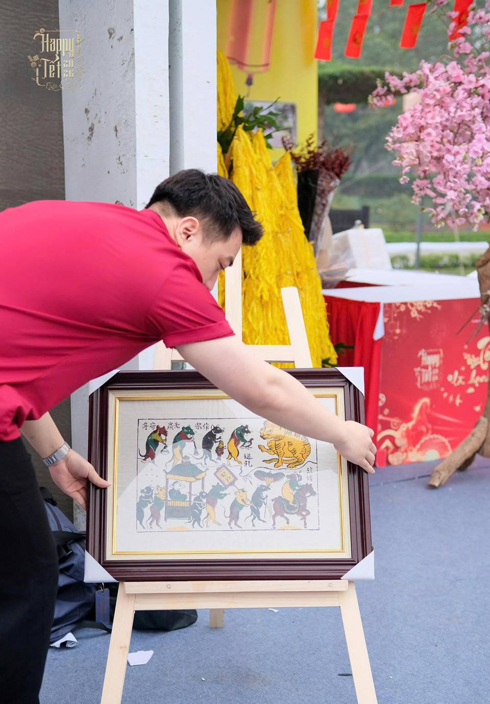 Một gian hàng giới thiệu tranh Đông Hồ tại chương trình. Ảnh: Happy Tết