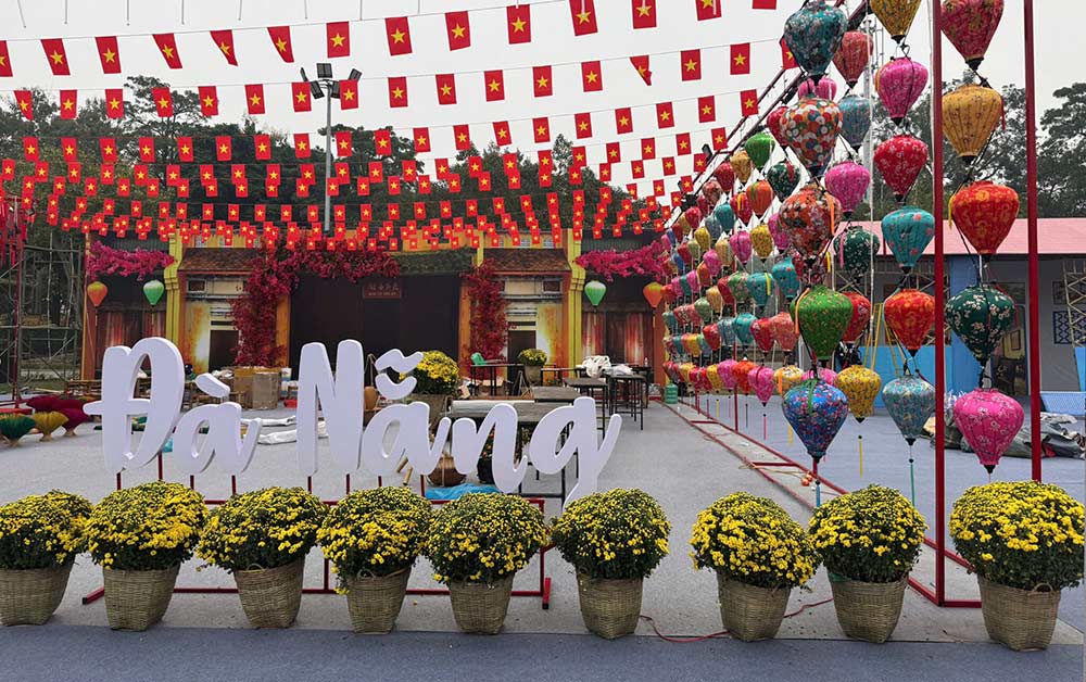 Không gian “Chạm Xuân Đà Nẵng” mở ra hành trình trải nghiệm đa giác quan, nơi mỗi bước chân là một lần chạm vào hồn Tết miền Trung. Ảnh: Trung tâm Xúc tiến Du lịch TP Đà Nẵng