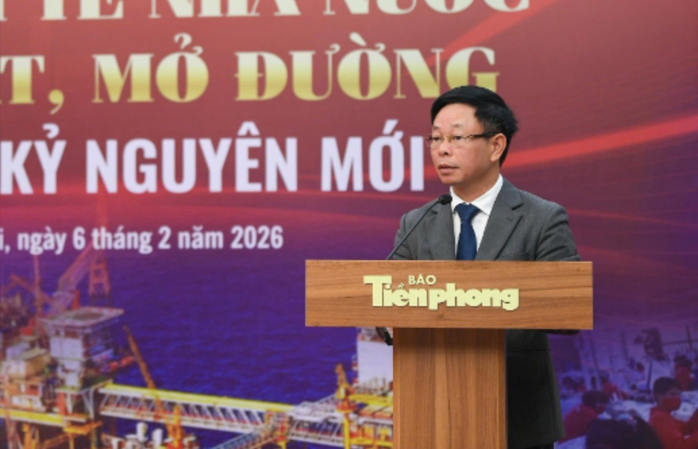 Nhà báo Phùng Công Sưởng – Tổng Biên tập Báo Tiền Phong phát biểu khai mạc Tọa đàm. Ảnh: Ban Tổ chức