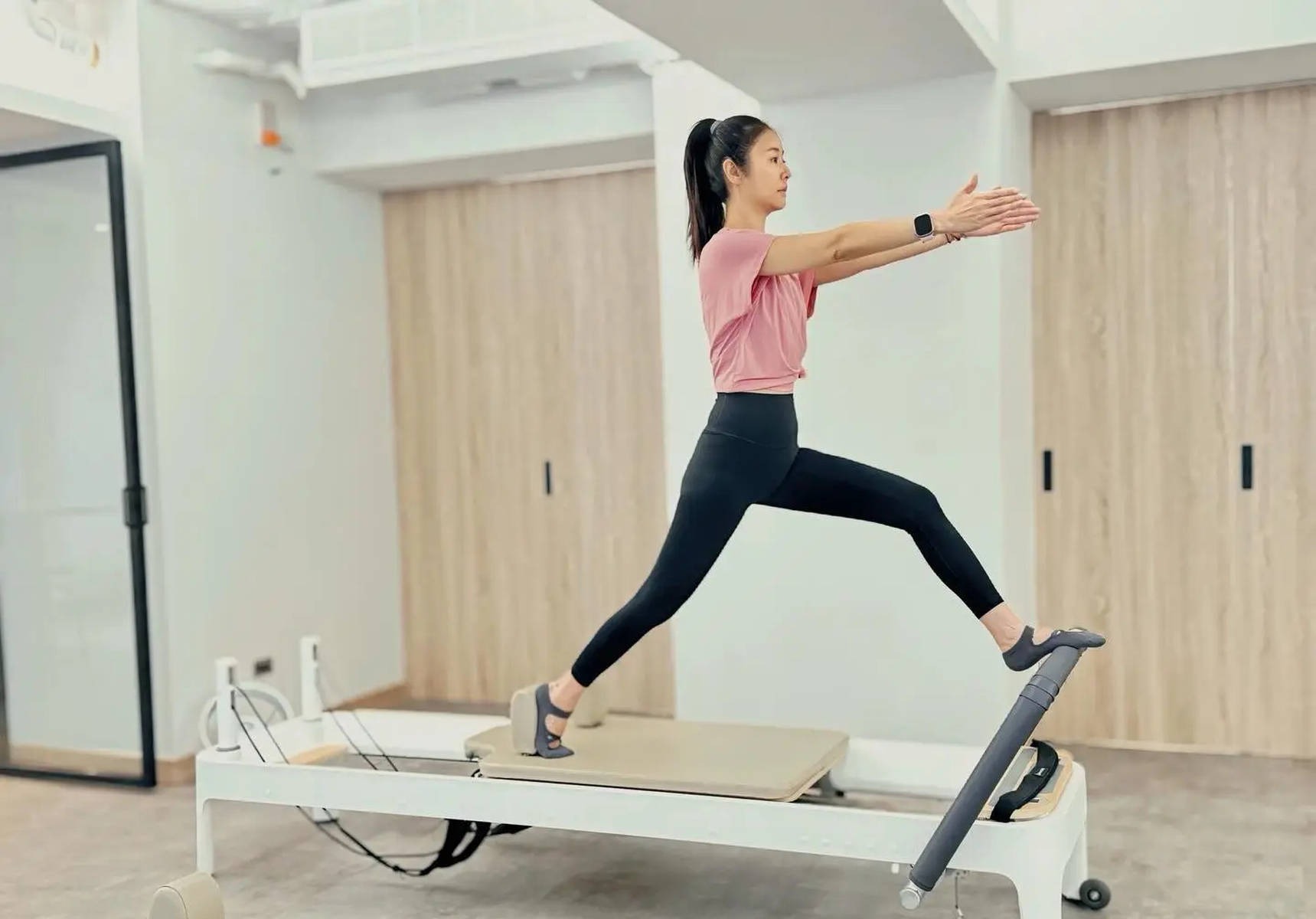 Lâm Tâm Như đã chia sẻ loạt hình ảnh ghi lại quá trình tập luyện Pilates của mình. Ảnh Xinhua