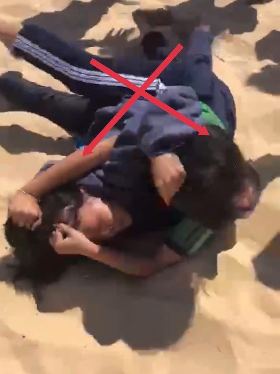 Hình ảnh 2 nữ sinh đánh nhau. Ảnh: Công an Phước Dinh