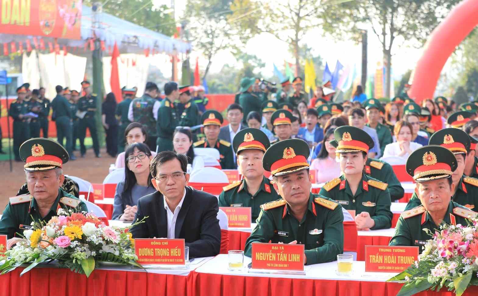 Các đại biểu dự chương trình Xuân Chiến sĩ. Ảnh: Nguyễn Giang 