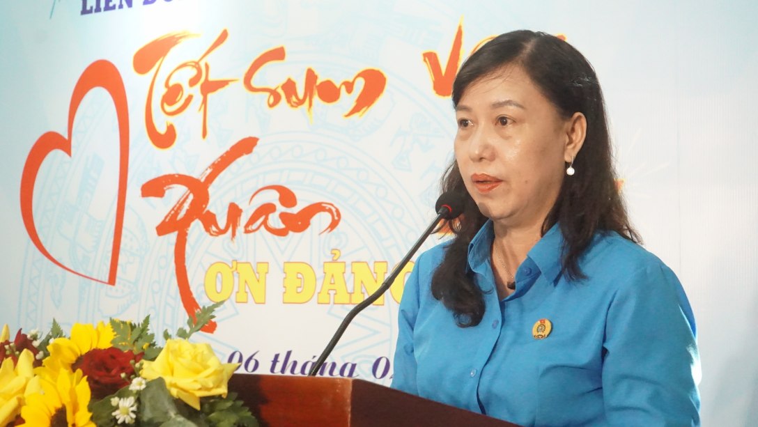 Bà Huỳnh Út Mười, Ủy viên BCH Tổng Liên đoàn Lao động Việt Nam, Tỉnh ủy viên, Phó Chủ tịch Ủy ban MTTQ Việt Nam, Chủ tịch LĐLĐ tỉnh Cà Mau khẳng định chăm lo đời sống công nhân là nhiệm vụ của các cấp công đoàn. Ảnh: Nhật Hồ.