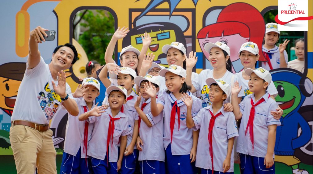 The Cha-Ching smart financial education program has been persistently implemented by Prudential for many years for Vietnamese children in many provinces and cities. Photo: Prudential