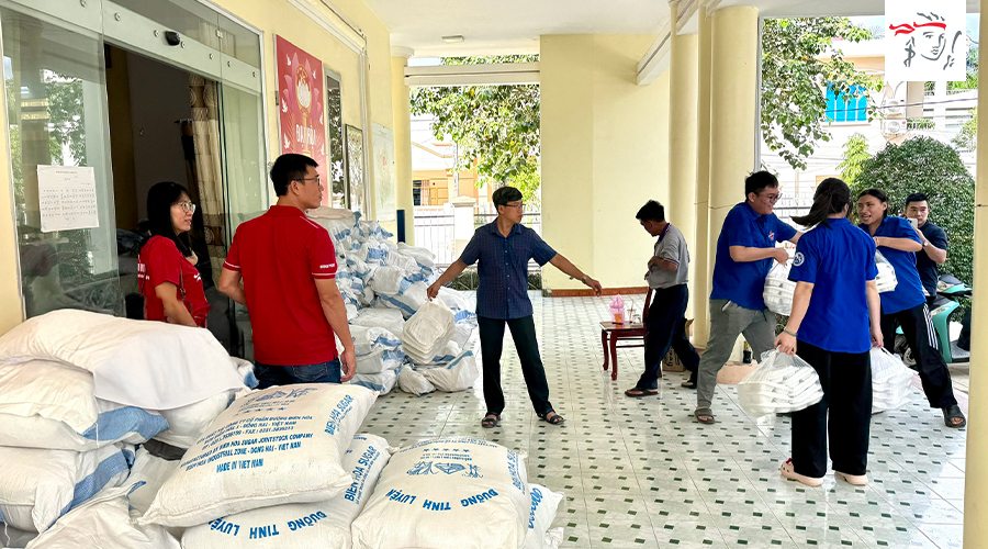 Các tình nguyện viên Prudential Việt Nam cùng chung tay hỗ trợ bão lũ tại tỉnh Khánh Hòa tháng 11.2025 vừa qua.