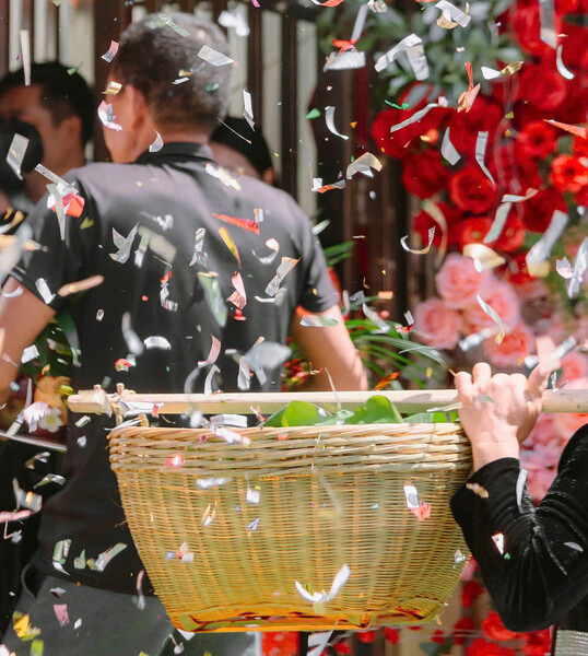 Những món đồ được đựng trong các sọt tre đan bằng tay. Ảnh: NVCC