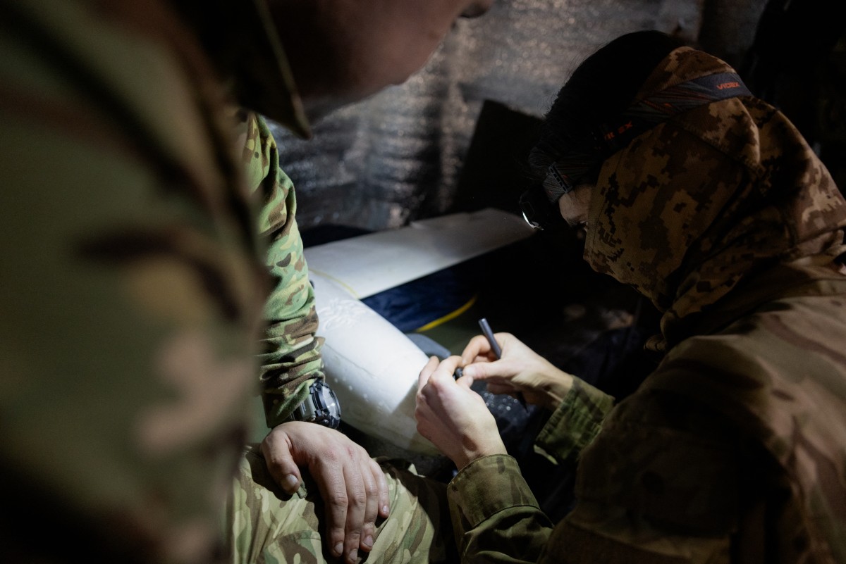 Ukrainian soldiers repair UAVs. Photo: AFP