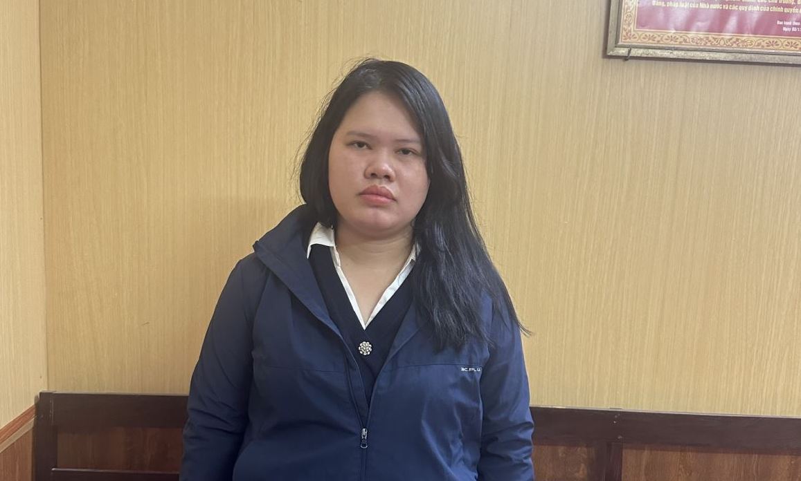 Đối tượng truy nã Mai Hồng Ngọc bị lực lượng Công an tỉnh Hưng Yên bắt giữ. Ảnh: Công an tỉnh Hưng Yên