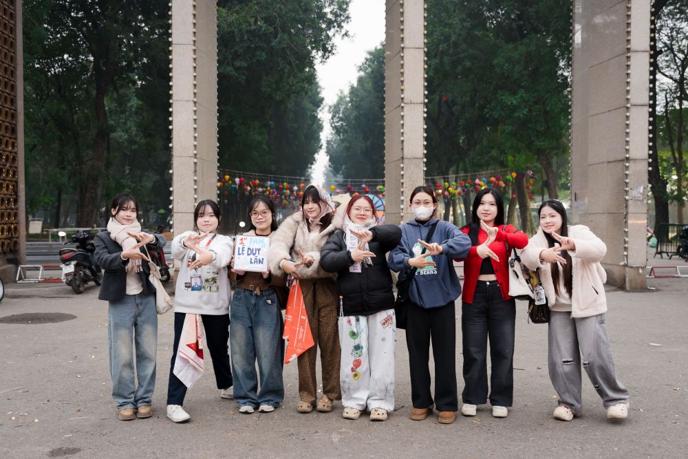 Khán giả giao lưu cùng các nghệ sĩ bước ra từ chương trình “Tân binh Toàn năng“. Ảnh: Nhà sản xuất.