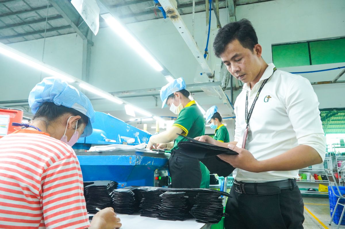 Anh Thạch Đa Ra (công nhân Công ty Cổ phần Đầu tư và Sản xuất Công nghiệp Lefaso Trà Vinh, tỉnh Vĩnh Long). Ảnh: Tạ Quang