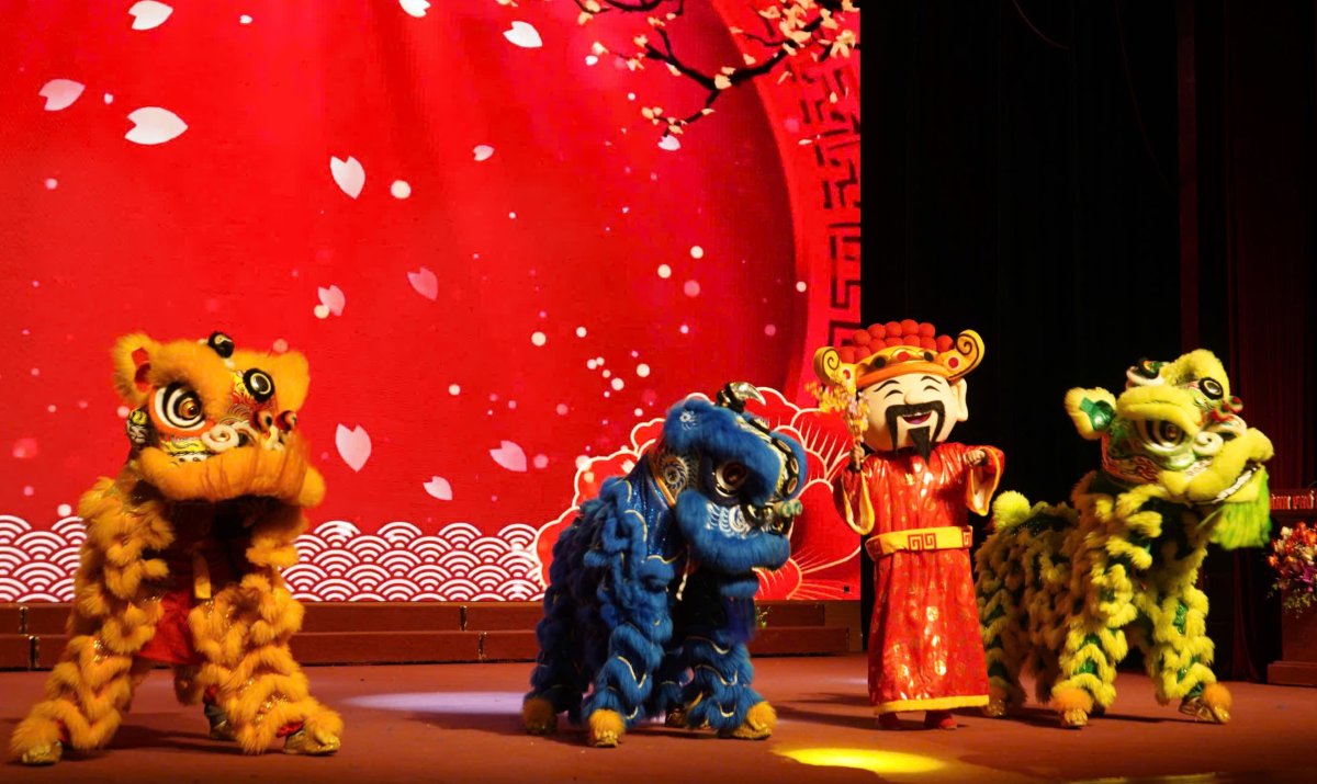 Chương trình diễn ra trong không khí vui tươi, phấn khởi mừng xuân mới Bính Ngọ 2026. Ảnh: Mai Dung