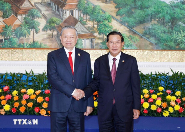 Within the framework of General Secretary To Lam's state visit to the Kingdom of Cambodia, the two sides issued a Joint Statement between the Socialist Republic of Vietnam and the Kingdom of Cambodia. Photo: VNA