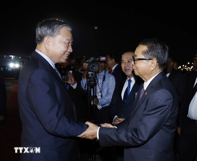 Farewell ceremony for General Secretary To Lam and the high-level Vietnamese delegation at Techo International Airport. Photo: VNA