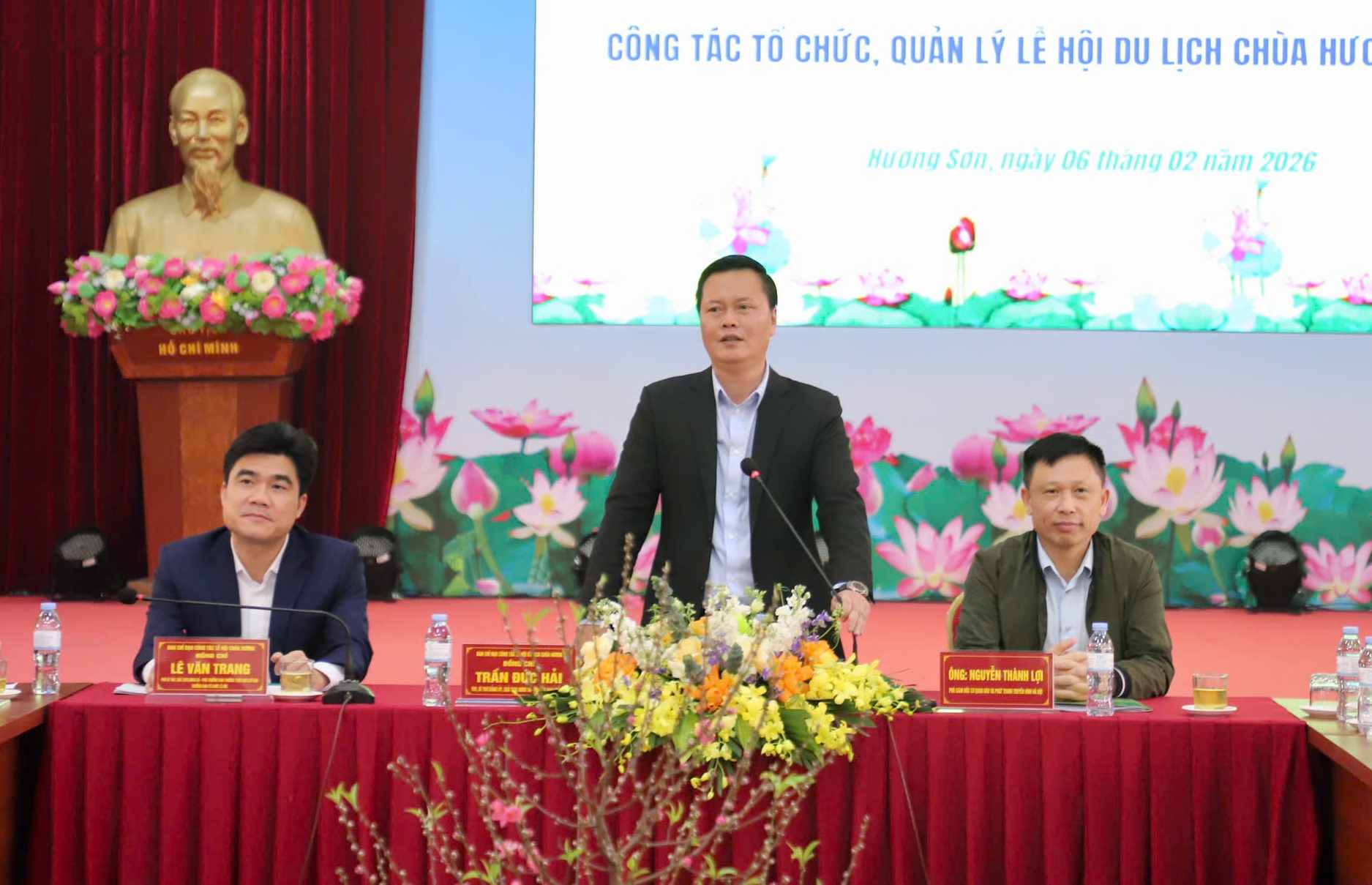  Bí thư Đảng ủy, Chủ tịch HĐND xã Hương Sơn Trần Đức Hải phát biểu tại buổi thông tin báo chí về 