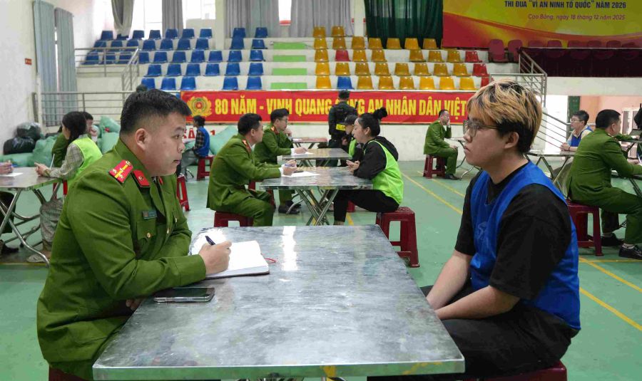 On February 6, information from Cao Bang Provincial Police said that the unit had just transferred 68 subjects related to a transnational property fraud ring to the Investigation Police Agency of the Provincial Police to continue investigating and clarifying according to the provisions of law. Photo: Cao Bang Provincial Police