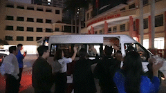 Warm 0-dong bus trip to take students home for Tet of a university in Hanoi.