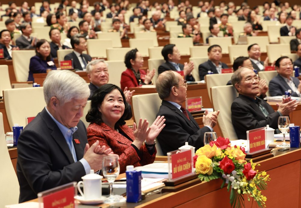 Ủy viên Bộ Chính trị, Bí thư Trung ương Đảng, Chủ tịch Ủy ban Trung ương Mặt trận Tổ quốc Việt Nam Bùi Thị Minh Hoài và các lãnh đạo, nguyên lãnh đạo Đảng, Nhà nước tại Hội nghị. Ảnh: Hải Nguyễn